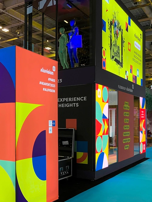 Detailaufnahme der Aluvision Flexbox mit LED-Wänden und modularem Rahmensystem